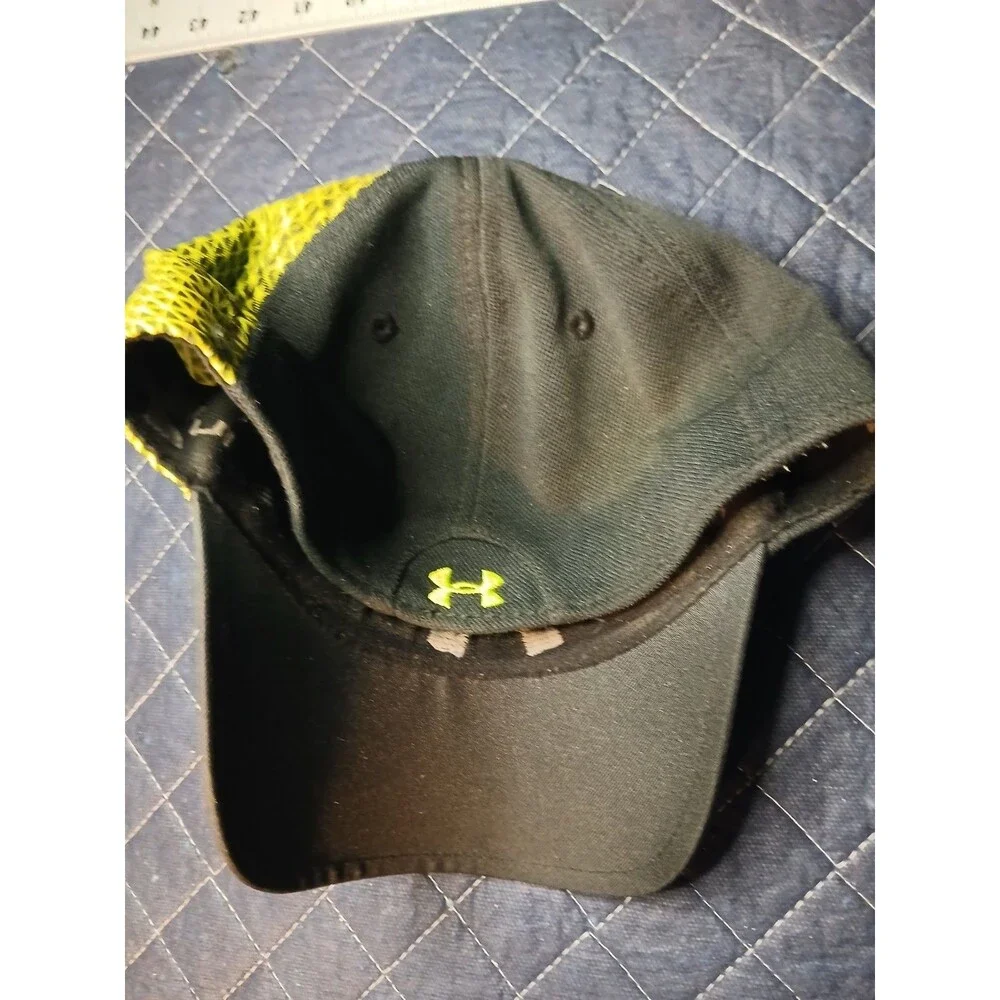 Under Armour Cloth Black Green Embroidered Logo